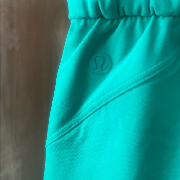 Lululemon - Picture 3 of 5